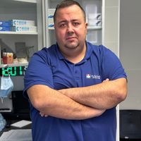 Dr. István Sebestyén, Zahnarzt und Implantologe